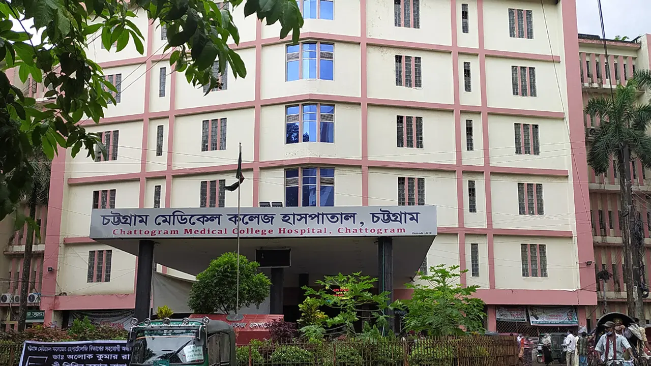 চট্টগ্রামে কনটেইনার ডিপোতে কালমারের চাপায় শ্রমিক নিহত