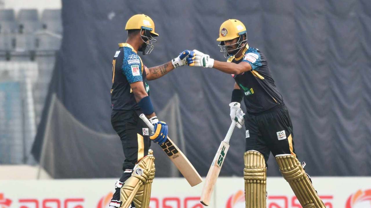 কুমিল্লাকে হারিয়ে দুর্দান্ত ঢাকার ‘দুর্দান্ত’ শুরু