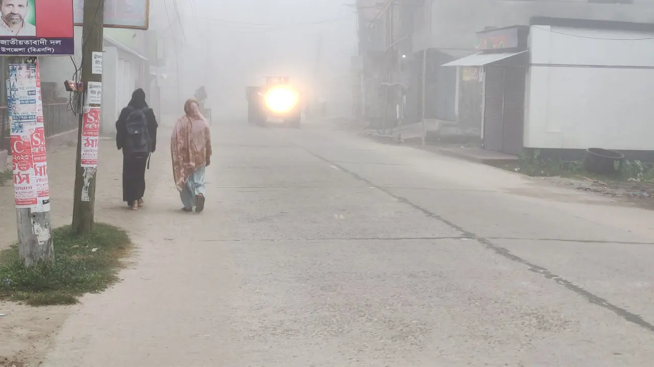 হিমেল হাওয়ায় কাঁপছে দিনাজপুর
