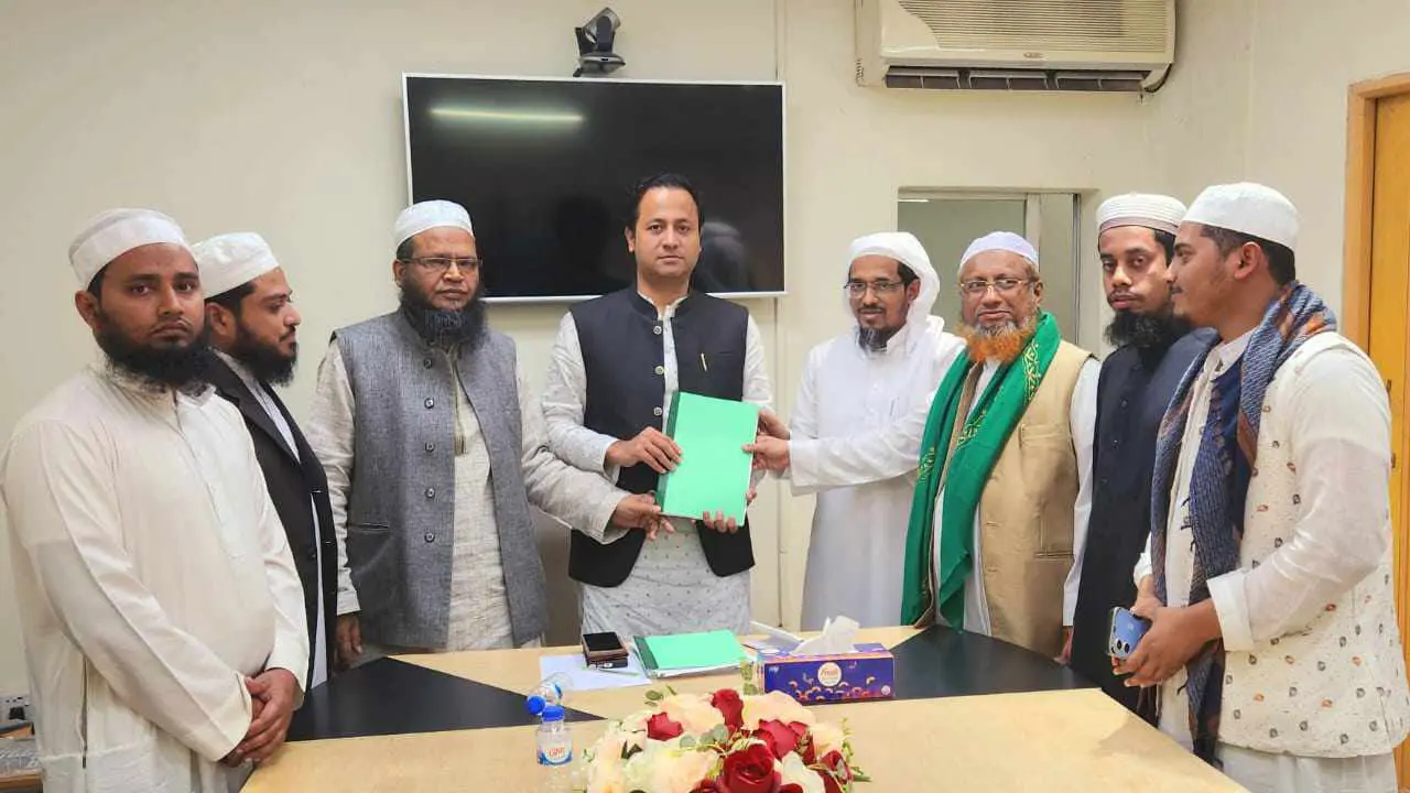 নতুন কারিকুলাম ইস্যুতে শিক্ষামন্ত্রীর সঙ্গে হেফাজতের সাক্ষাৎ
