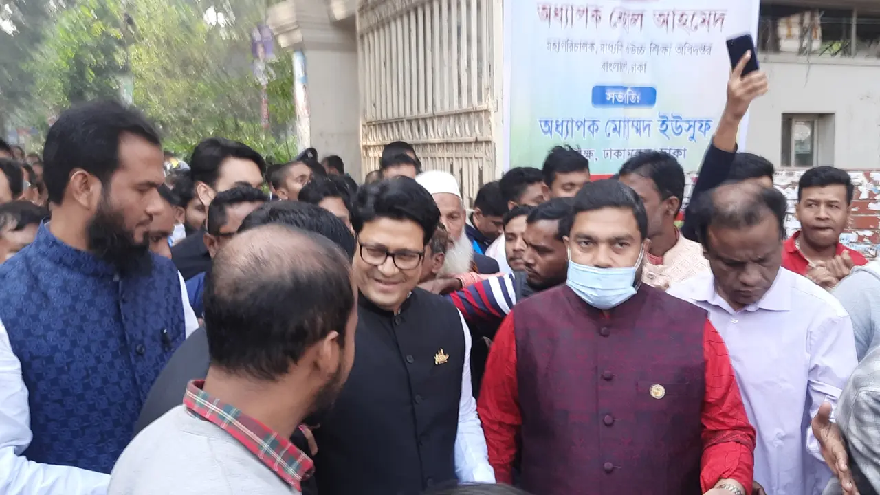 নির্বাচিত হলে শহরের সব ব্যানার-পোস্টার অপসারণ করব : ফেরদৌস 