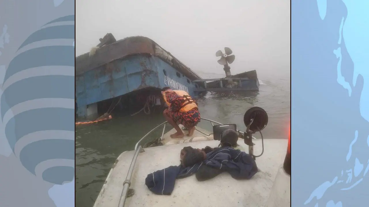 বাল্কহেডের ধাক্কায় ডুবে যায় ফেরি রজনীগন্ধা
