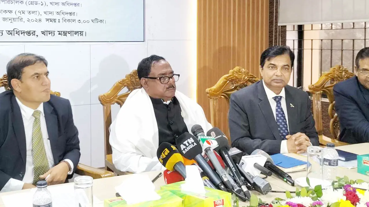 ধান মজুতকারী আমার বাবা হলেও ছাড় নয় : খাদ্যমন্ত্রী