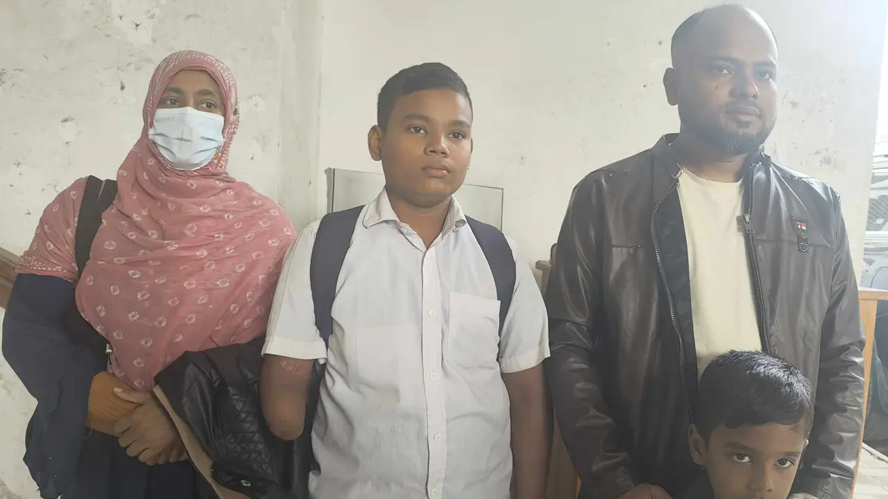হাত হারানো শিশুকে ৩০ লাখ টাকা ডিপোজিট করে দিতে হাইকোর্টের নির্দেশ