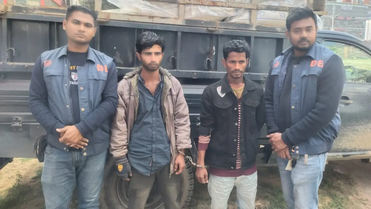 শুল্ক ফাঁকি দিয়ে আনা সাড়ে তিন হাজার কেজি চিনি জব্দ, গ্রেপ্তার ২
