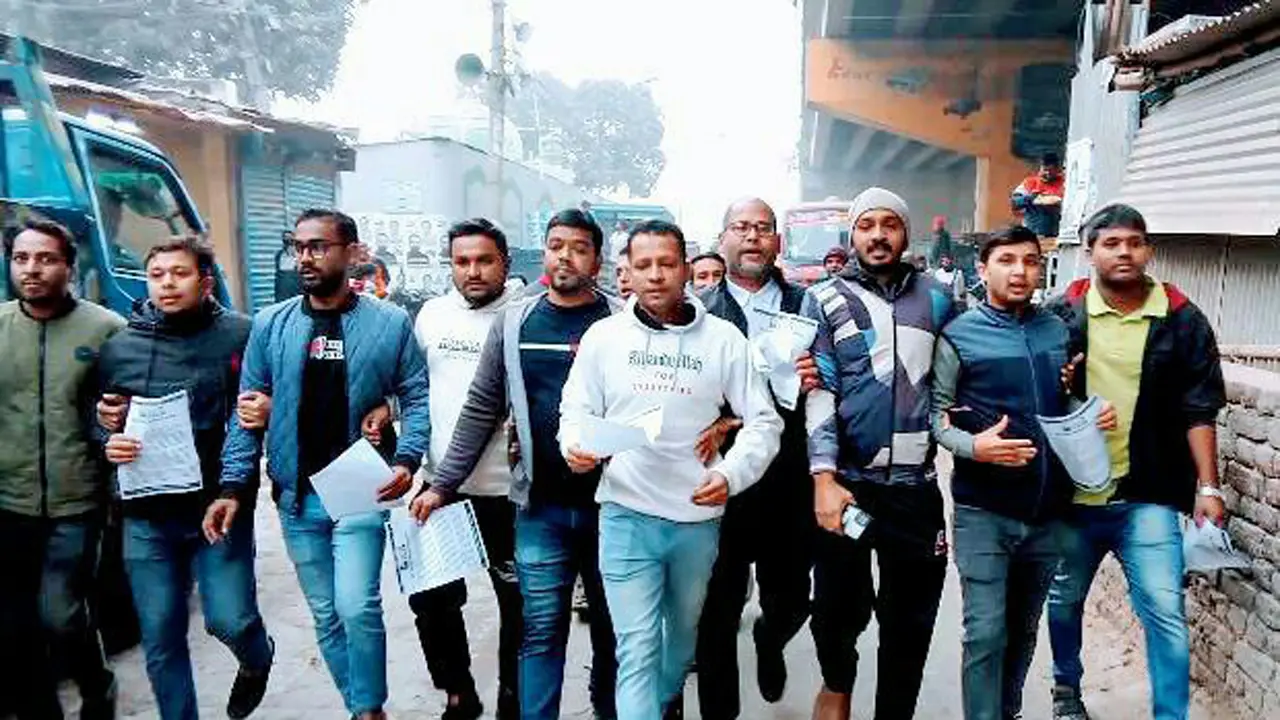 পুরান ঢাকায় জবি ছাত্রদলের গণসংযোগ ও লিফলেট বিতরণ