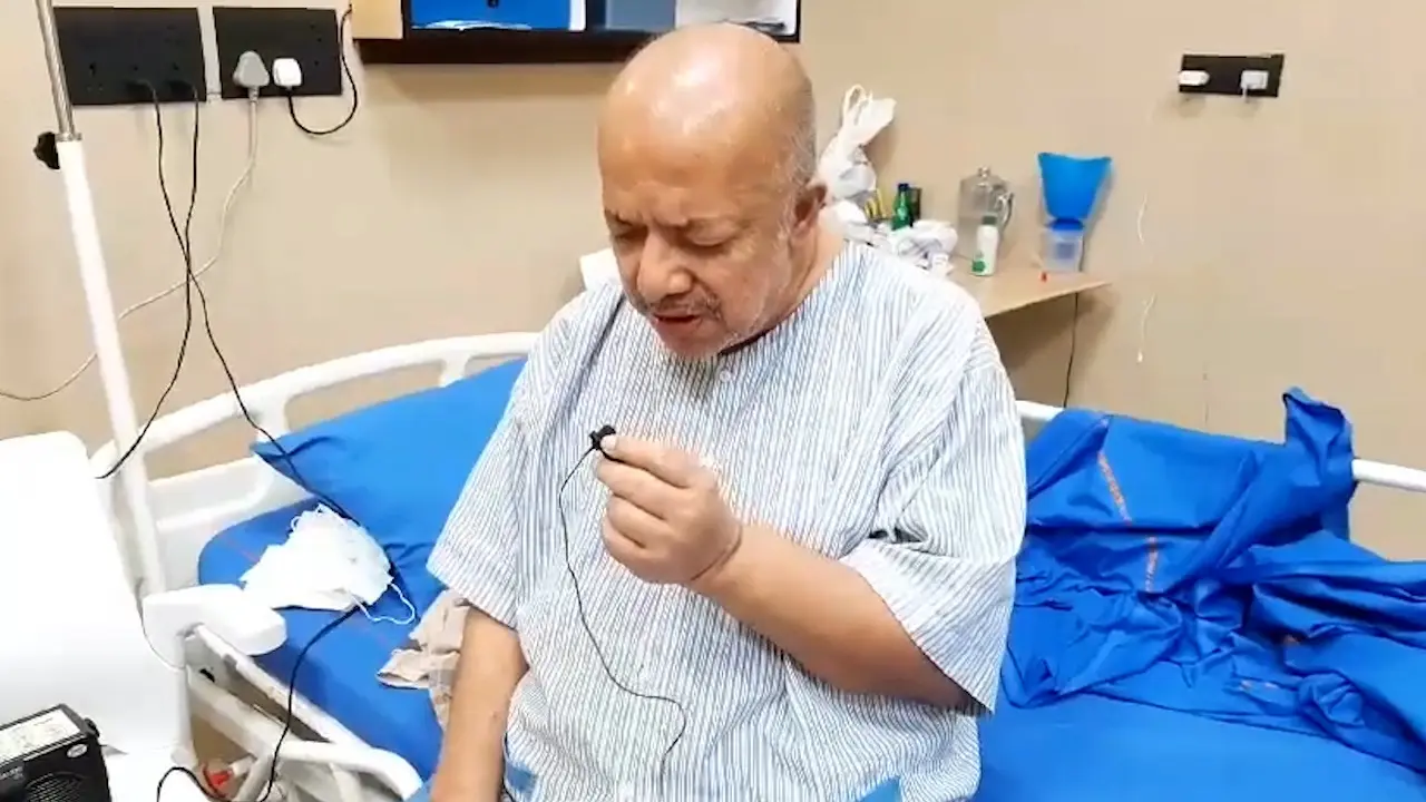হাসপাতালের বেডে স্যান্ডউইচ খেতে চাইলেন কবীর সুমন