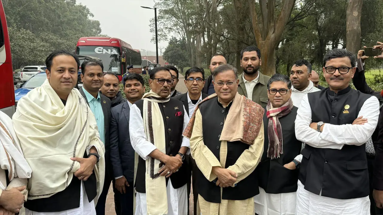 মন্ত্রিসভার সদস্যদের নিয়ে টুঙ্গিপাড়ায় প্রধানমন্ত্রী