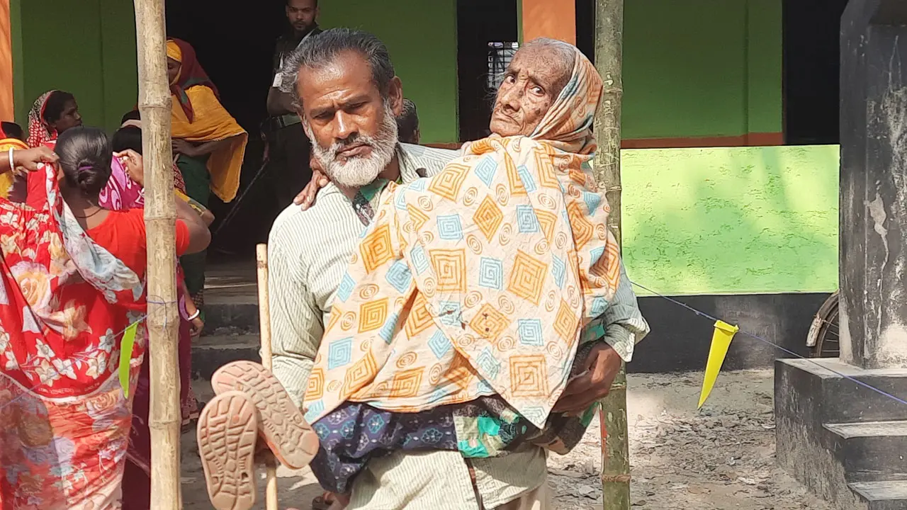 ‘হাসিনা মারে ভোট দিছি, ভালো লাগিছে’