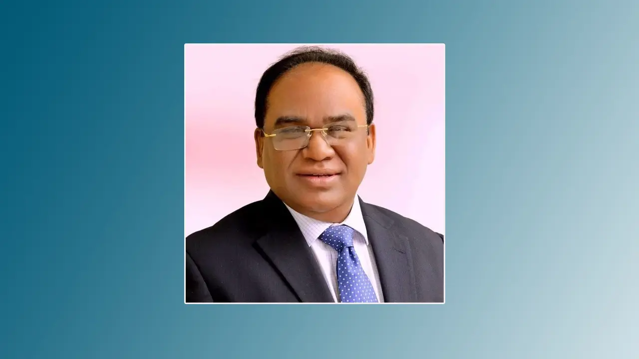 প্রকাশ্যে টাকা বিতরণের অভিযোগে আনোয়ার খাঁনকে শোকজ
