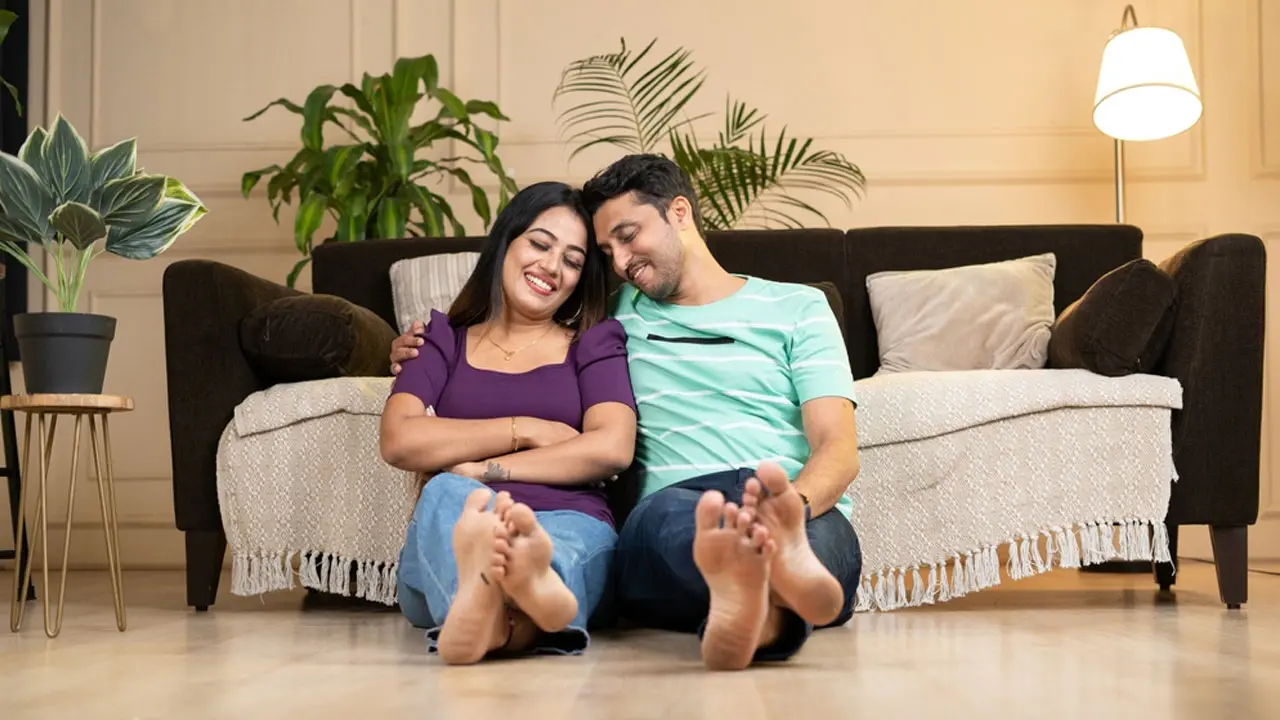 রোমান্টিক হতে চান? জেনে নিন কী করবেন