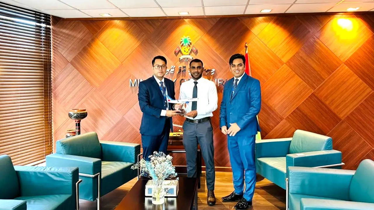 মালদ্বীপের পর্যটনমন্ত্রীর সঙ্গে সাক্ষাতে ইউএস-বাংলার প্রতিনিধি দল