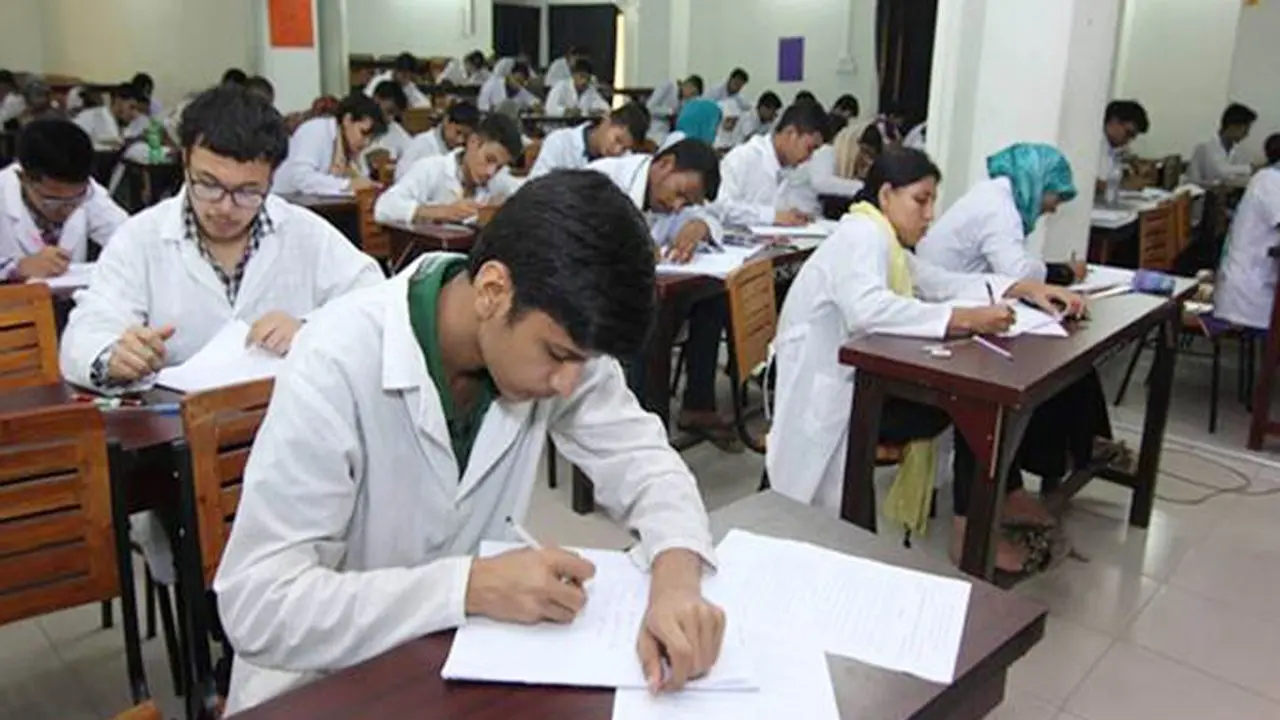 এমবিবিএস ভর্তি : প্রতি আসনে লড়বেন ১৯ জন