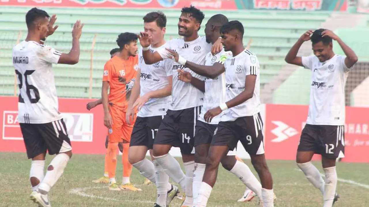 মোহামেডানের বড় জয়, ১০ জন নিয়েও জিতল আবাহনী