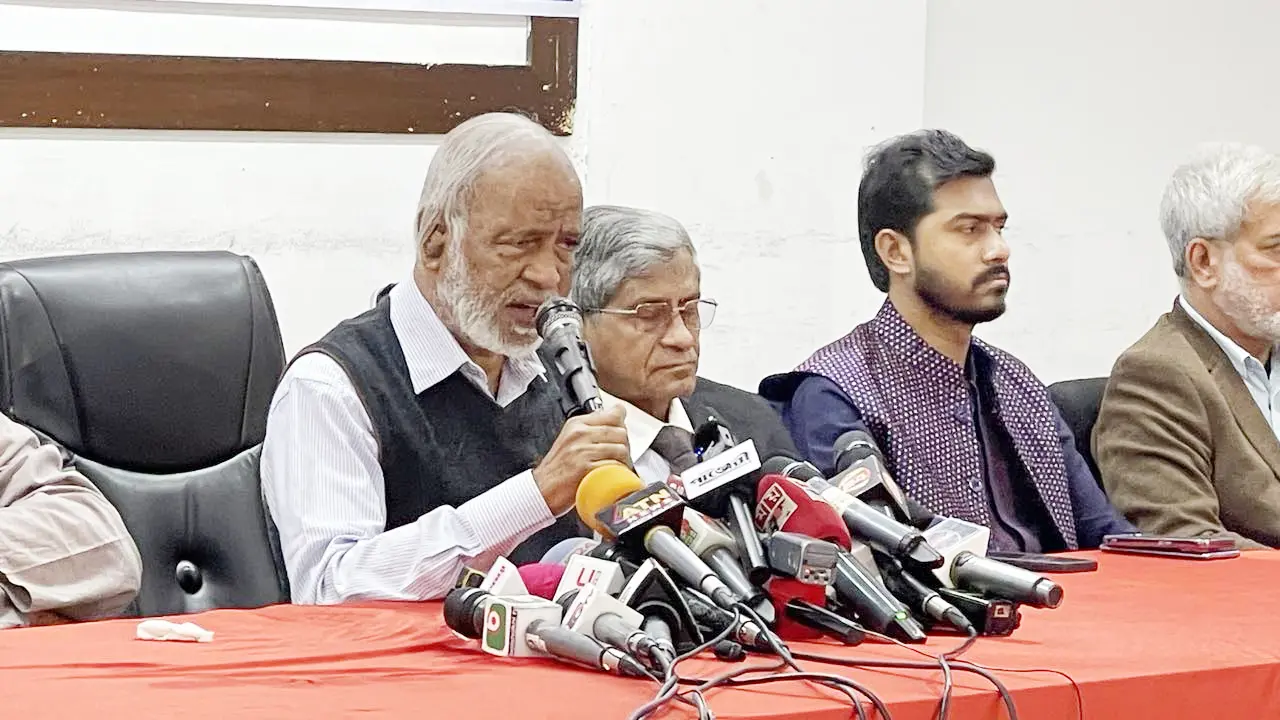 গণতন্ত্র ছেলের হাতের মোয়া নয় : মঈন খান