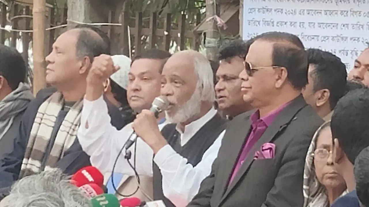 আমাদের লক্ষ্য দেশে গণতন্ত্র ফিরিয়ে আনা : মঈন খান