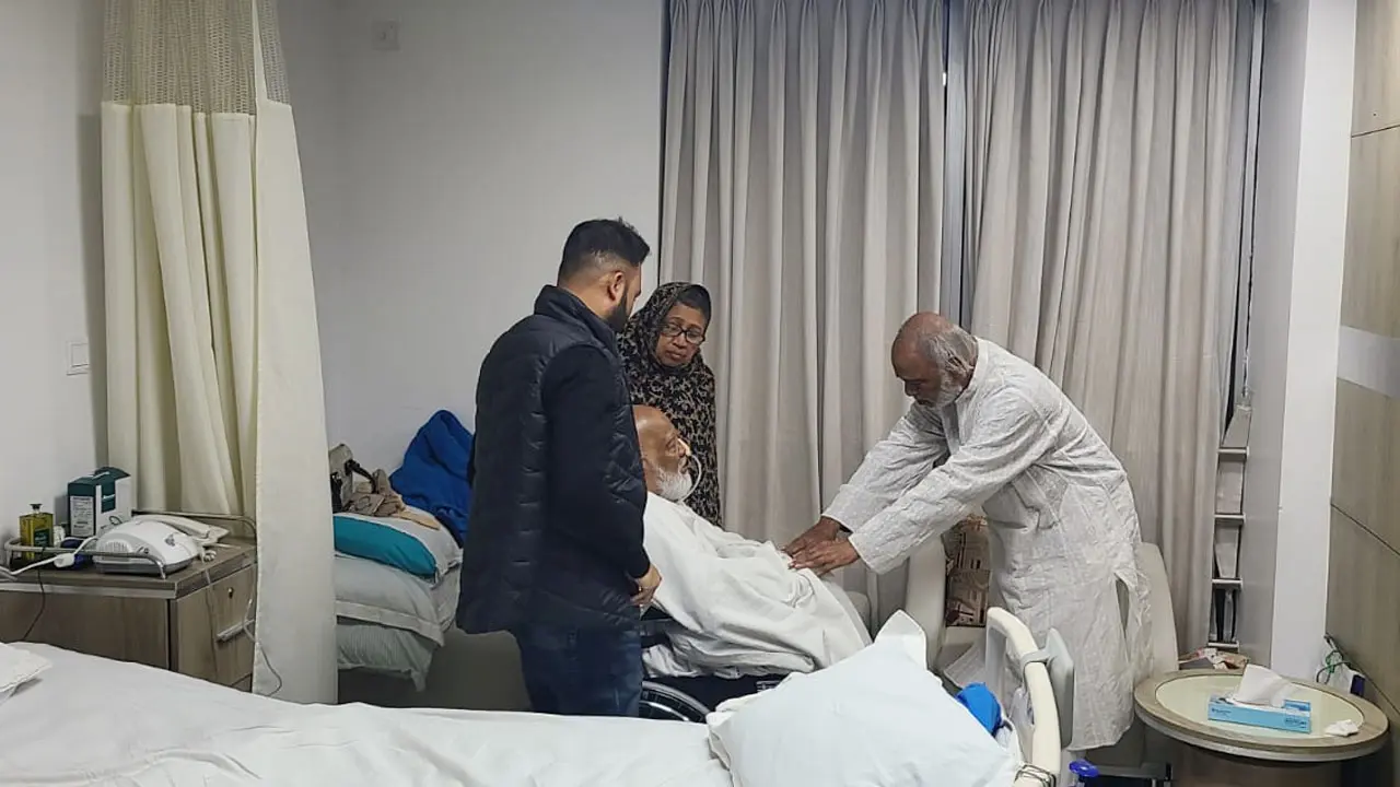 খন্দকার মোশাররফকে দেখতে হাসপাতালে গেলেন মঈন খান