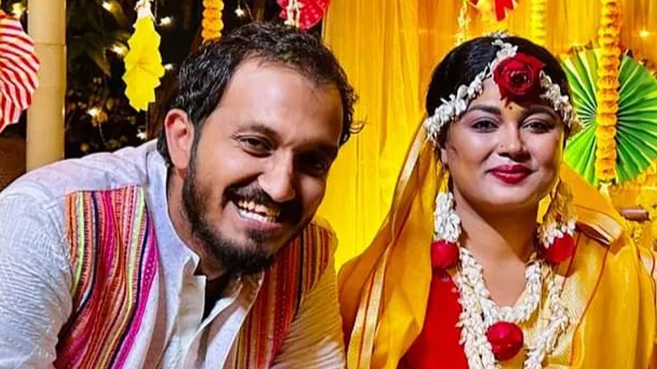 কাকে বিয়ে করছেন মৌসুমী হামিদ