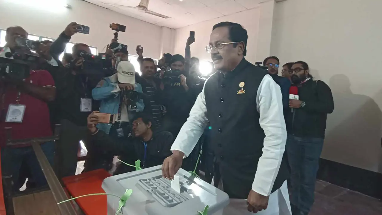 ঢাকা-১৩ : এগিয়ে জাহাঙ্গীর কবির নানক, আশপাশে কেউ নেই