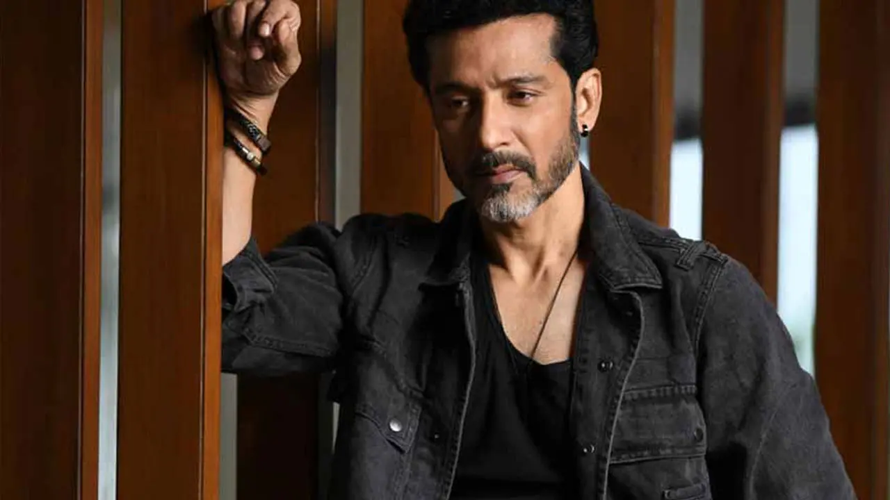 দেব-সৃজিতের টেক্কায় থাকছেন রকি অর রানির টোটাও 
