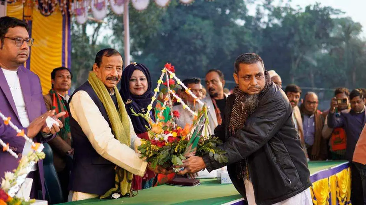 লালমনিরহাটে জাতীয় পার্টির ৩ শতাধিক নেতাকর্মীর আ.লীগে যোগদান