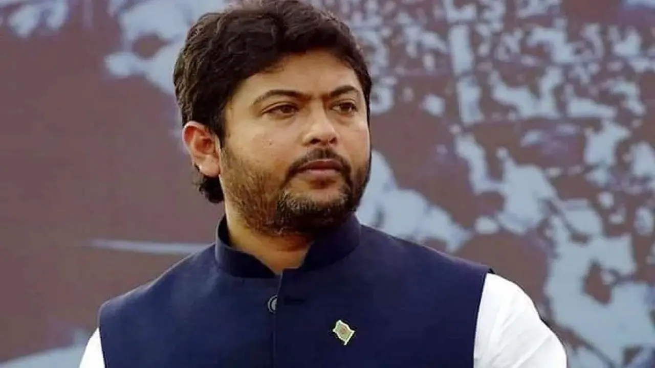 কাজী জাফর উল্যাহকে হারিয়ে নিক্সন চৌধুরীর হ্যাটট্রিক