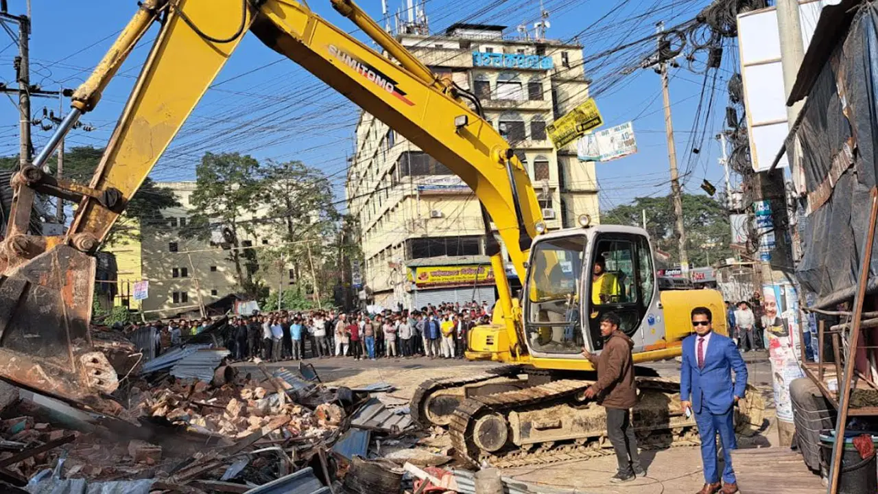চট্টগ্রাম আদালতপাড়ায় আবারও উচ্ছেদ অভিযান
