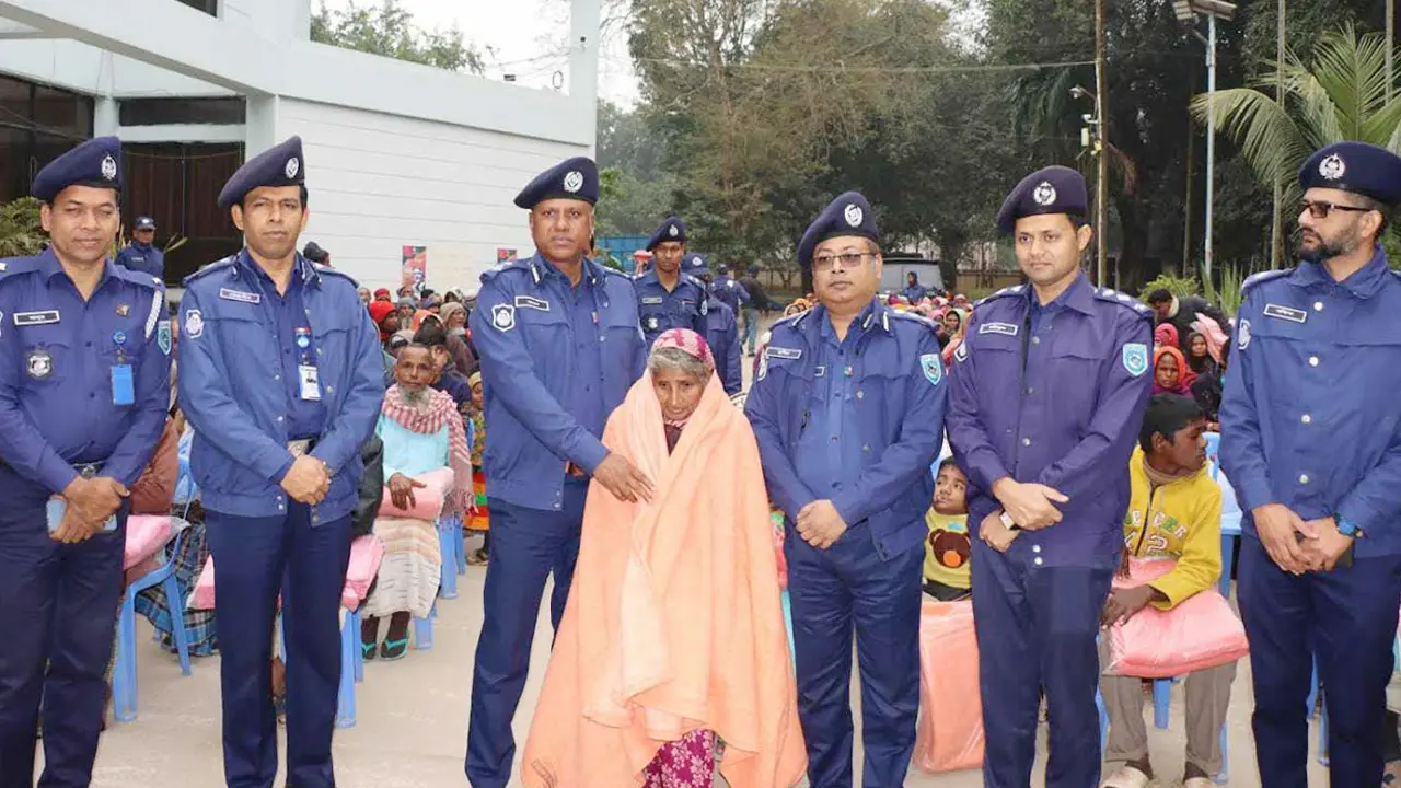 শীতার্ত মানুষের পাশে রংপুর জেলা পুলিশ
