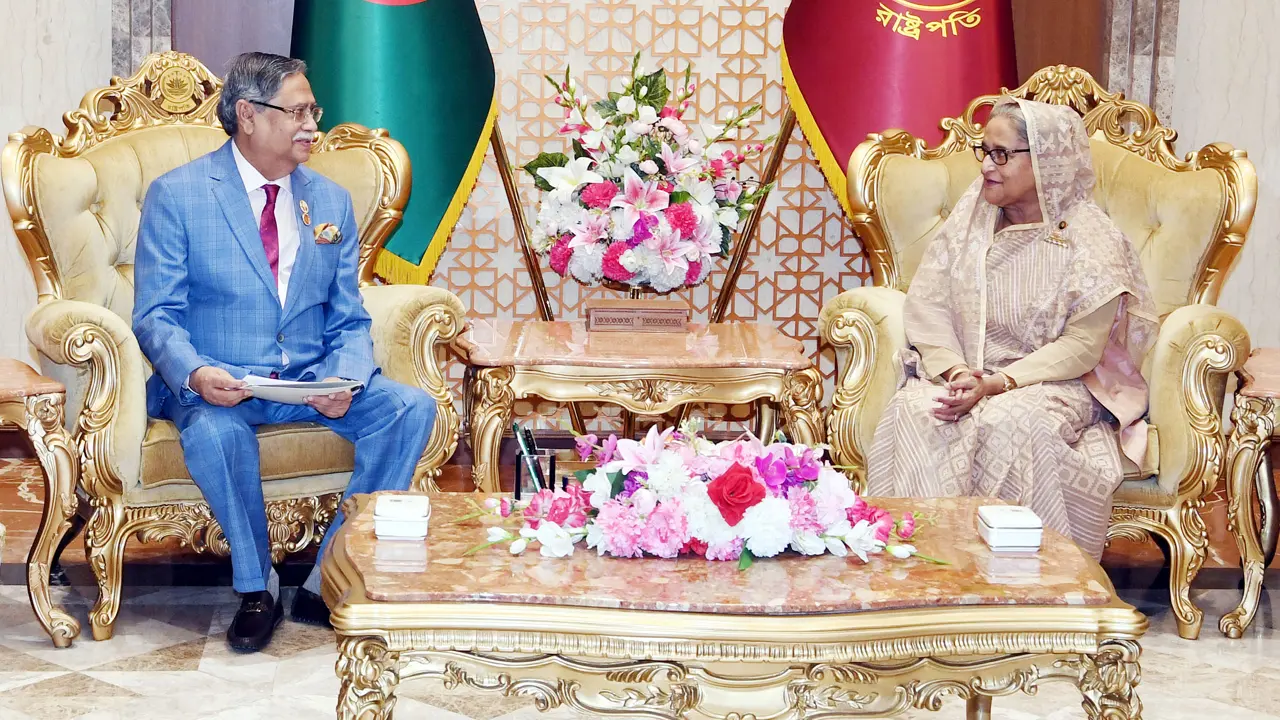 শেখ হাসিনাকে সরকার গঠনের আমন্ত্রণ রাষ্ট্রপতির