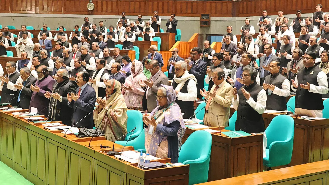 পিটার হাসের উপস্থিতিসহ দ্বাদশ সংসদের ১ম দিন যা যা হলো  