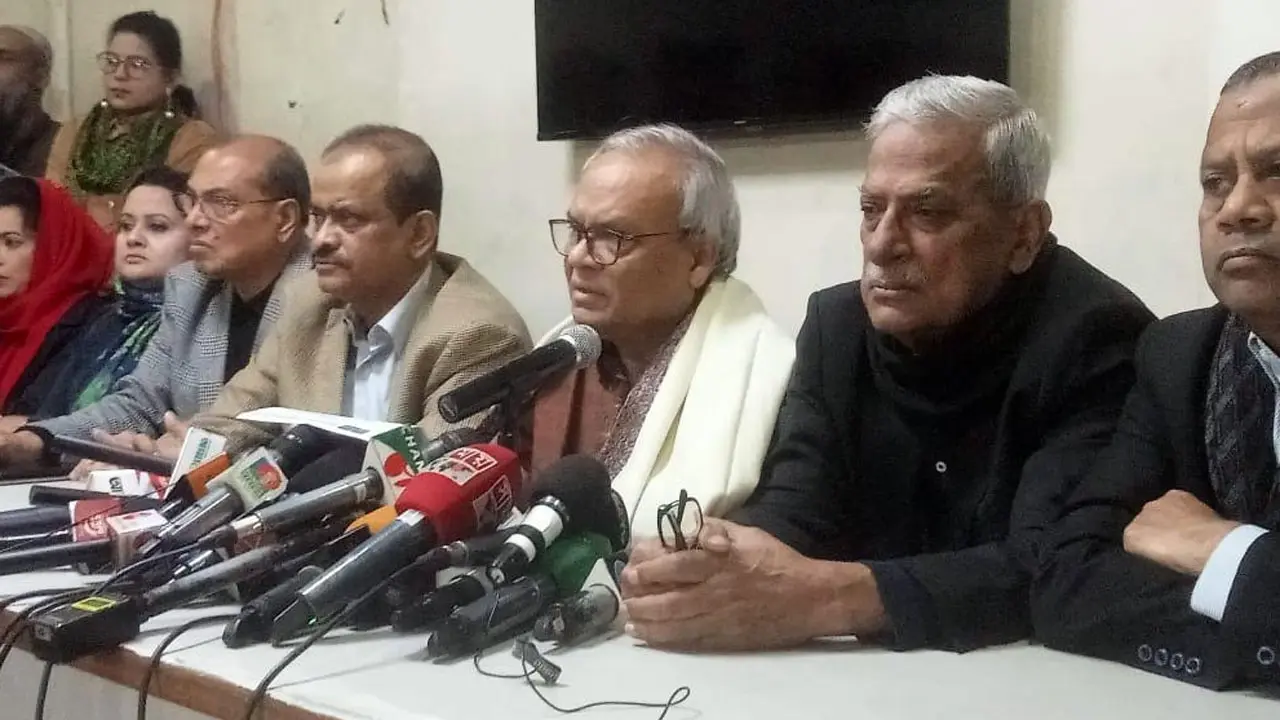 ‘অন্য দেশের শিক্ষাক্রম অনুকরণ করে জাতিকে ধ্বংস করছে সরকার’