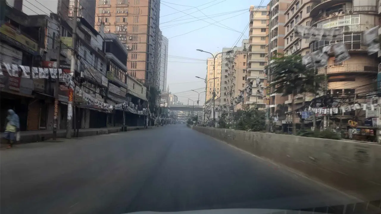 ভোটের সকালে গণপরিবহনশূন্য রাজধানী