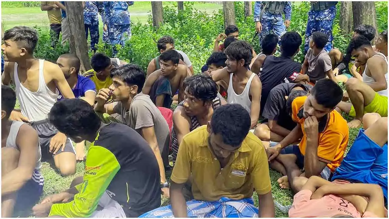 মিয়ানমারে শতাধিক রোহিঙ্গা নারী-পুরুষ গ্রেপ্তার