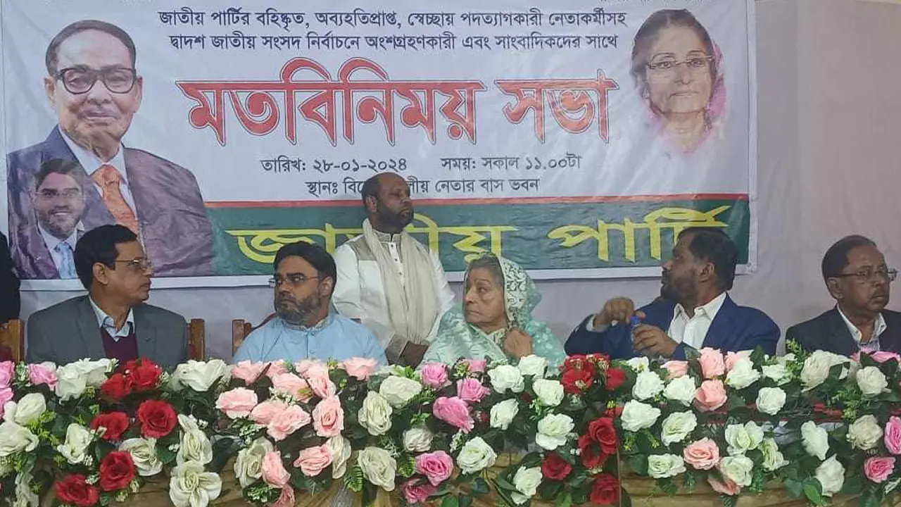 নিজেকে জাপার চেয়ারম্যান ঘোষণা করলেন রওশন এরশাদ