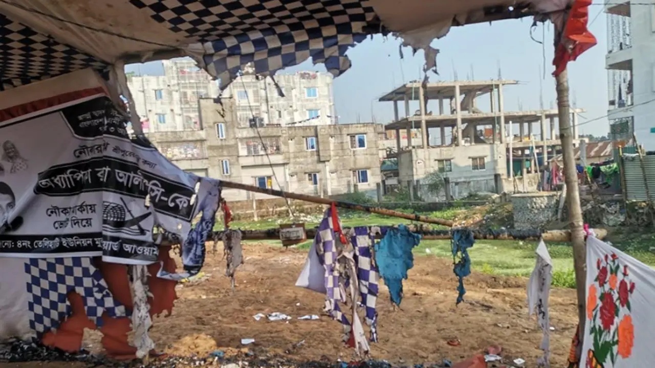 নৌকার অস্থায়ী নির্বাচনী ক্যাম্পে দুর্বৃত্তের আগুন