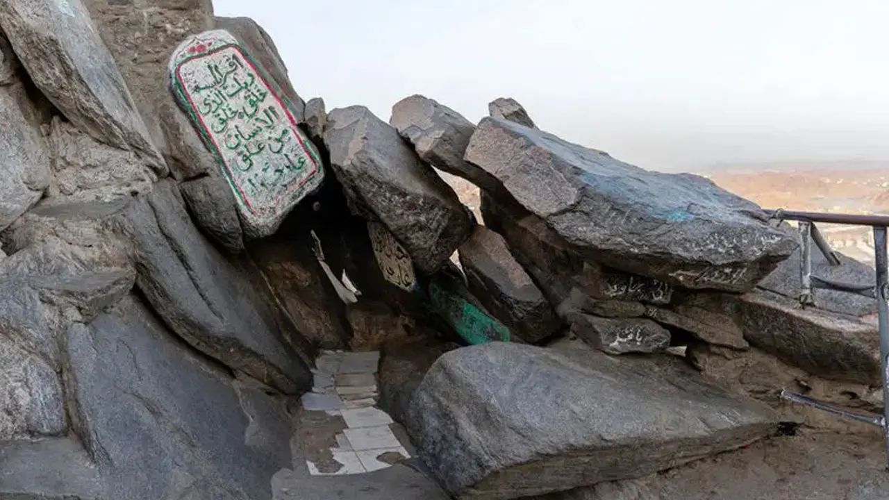 হেরা গুহায় প্রিয়নবী সা.-এর দিনকাল যেমন কাটত