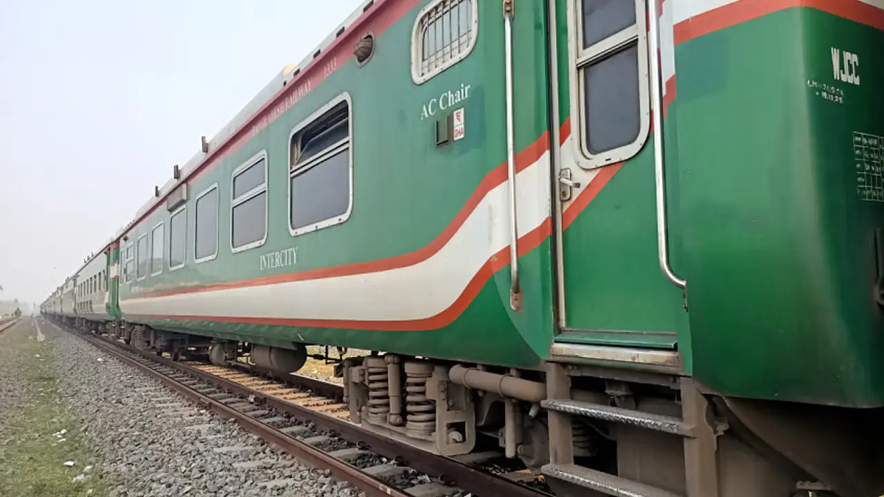 ‘মাইয়্যাডার সর্বনাশ হয়ে গেছে, আল্লায় আমারে কঠিন পরীক্ষাত ফালছে’