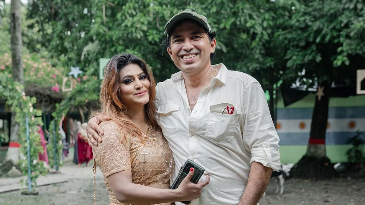 ১১ বছর প্রেমের পর বিয়ে করেছেন মডেল পল্লব
