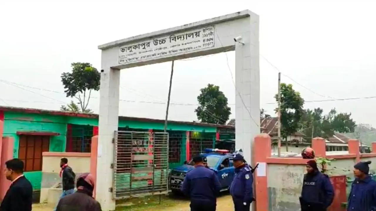 ময়মনসিংহ-৩ আসনে স্থগিত কেন্দ্রে চলছে ভোটগ্রহণ 