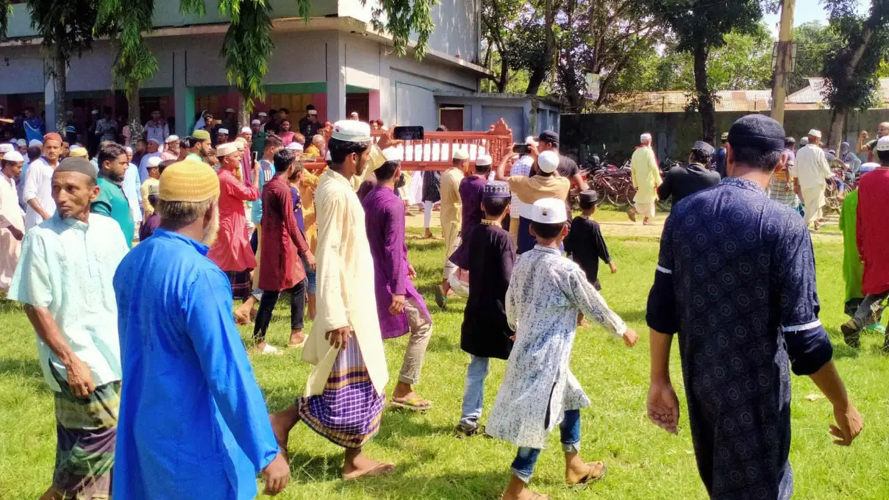 কোটা আন্দোলনে নিহত বেরোবি শিক্ষার্থী আবু সাঈদের দাফন সম্পন্ন