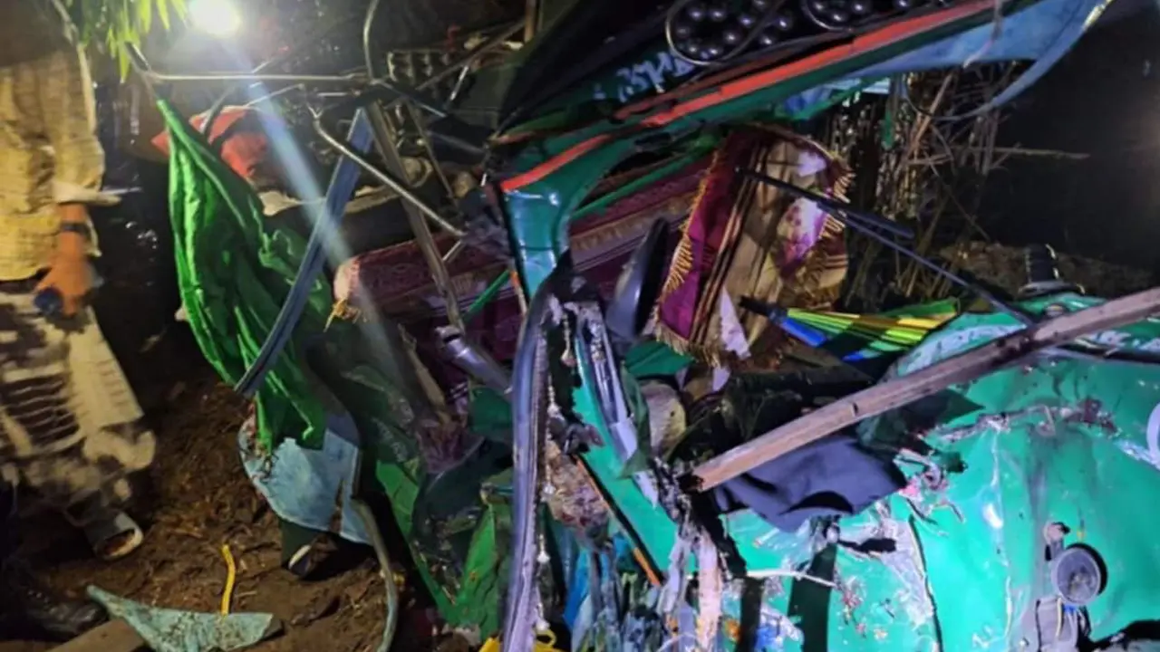 চট্টগ্রামে ট্রাক-অটোরিকশা সংঘর্ষে নারী-শিশুর মৃত্যু