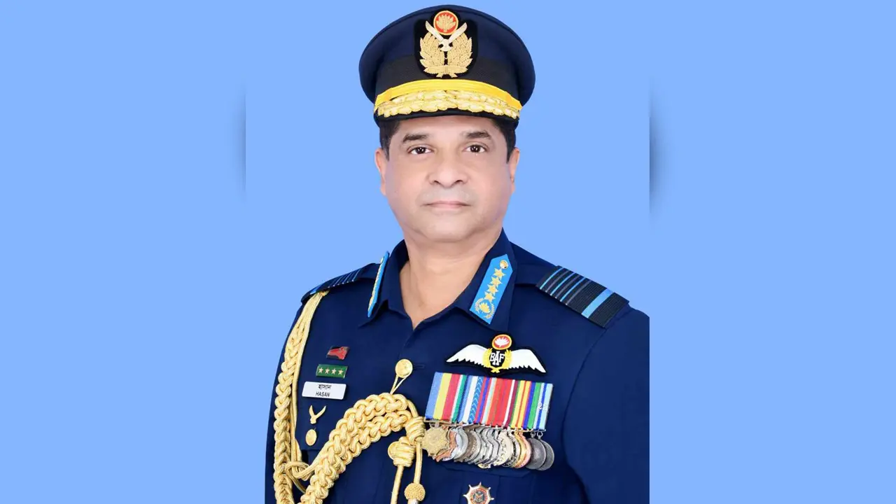যুক্তরাজ্যের উদ্দেশ্যে ঢাকা ত্যাগ করলেন বিমান বাহিনী প্রধান