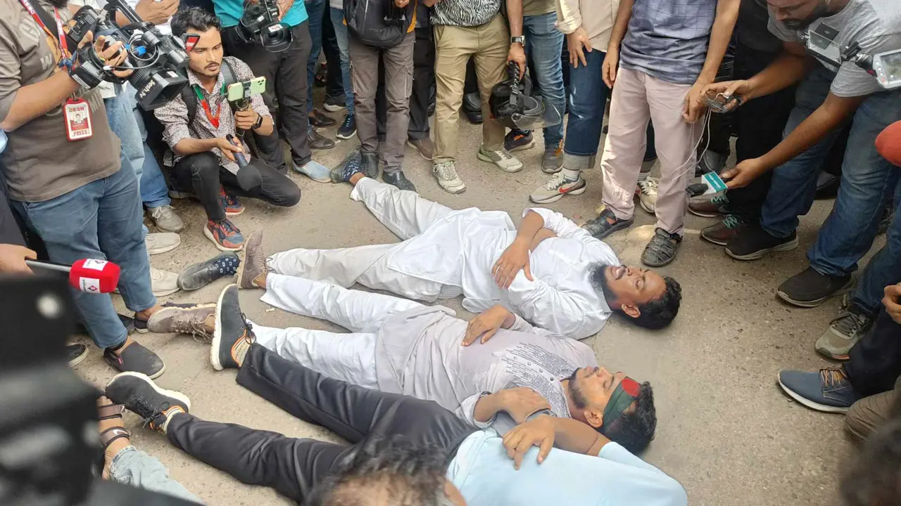ডাকসুর সাবেক নেতা আক্তারুজ্জামানকে আটকের অভিযোগ