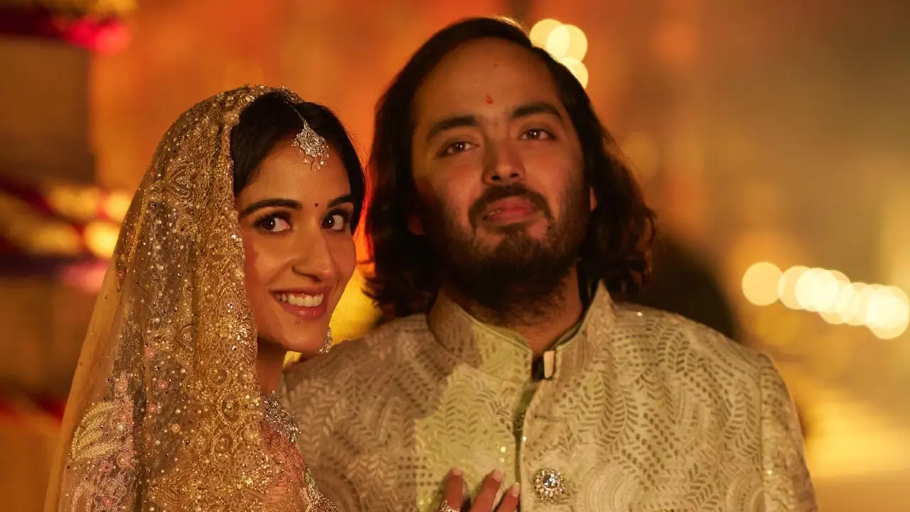 ছেলের বিয়েতে শতাধিক বিমান ভাড়া, কত খরচ হল আম্বানির?