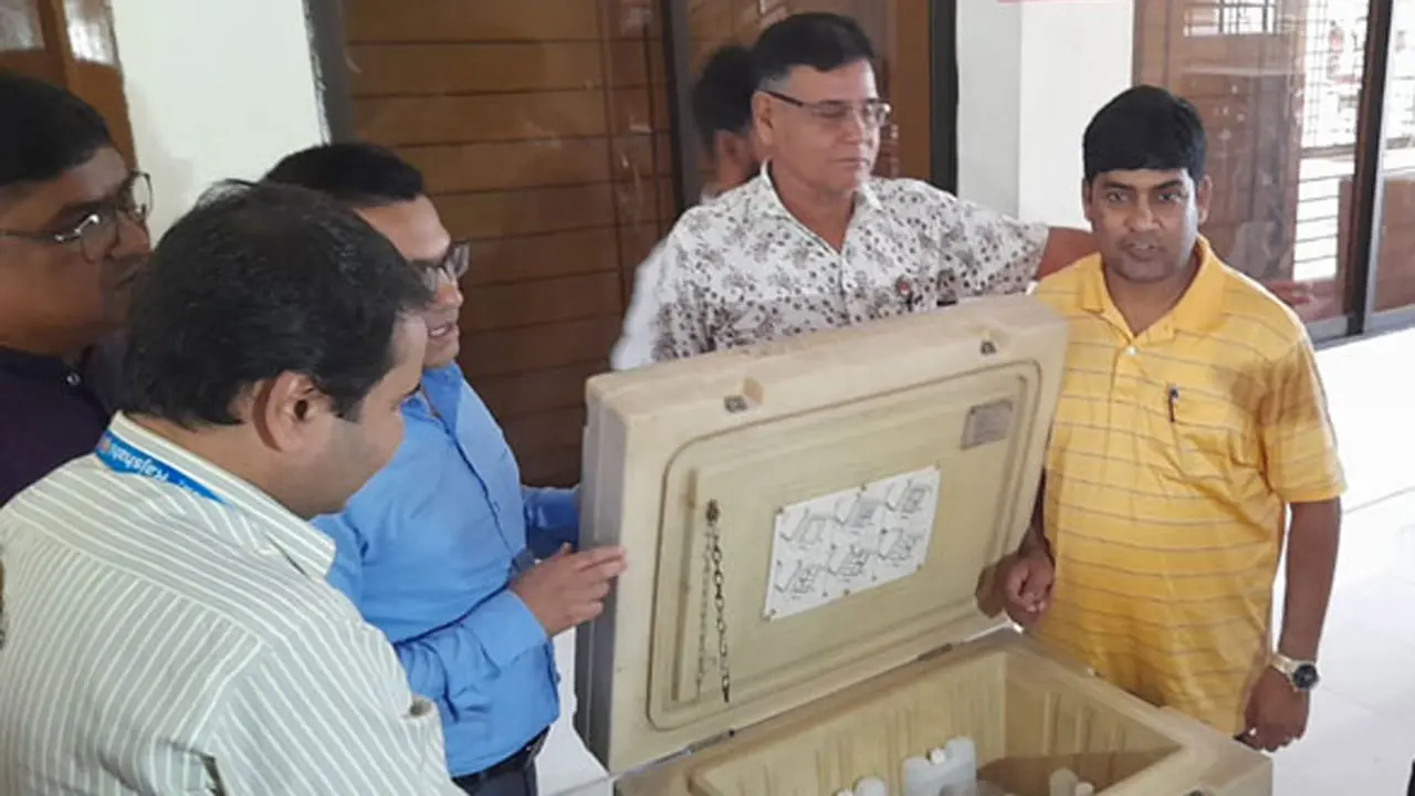 স্বাস্থ্য কমপ্লেক্সে ১০০টি অ্যান্টিভেনম দিলেন চেয়ারম্যান