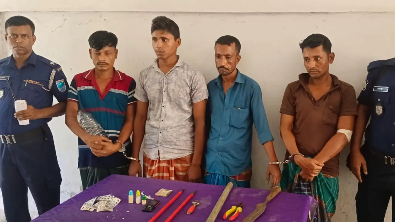 মসলার সঙ্গে চেতনানাশক মিশিয়ে একাধিক বাড়িতে চুরি, গ্রেপ্তার ৪