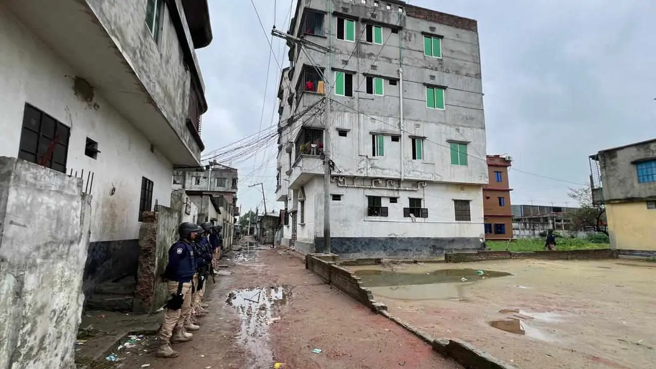 রূপগঞ্জে জঙ্গি আস্তানা সন্দেহে বাড়ি ঘিরে রেখেছে এটিইউ