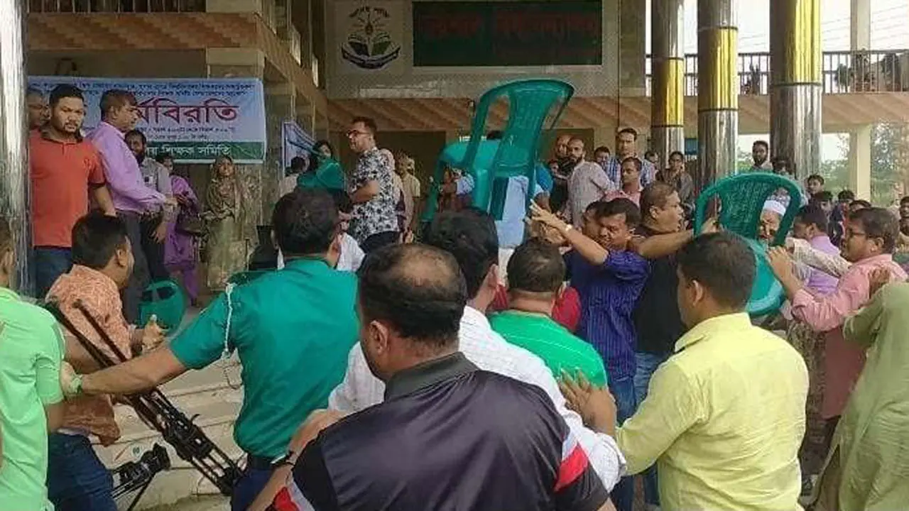 ববিতে কর্মকর্তাদের দুই কমিটির মারামারি, ঘটনা তদন্তে কমিটি গঠন