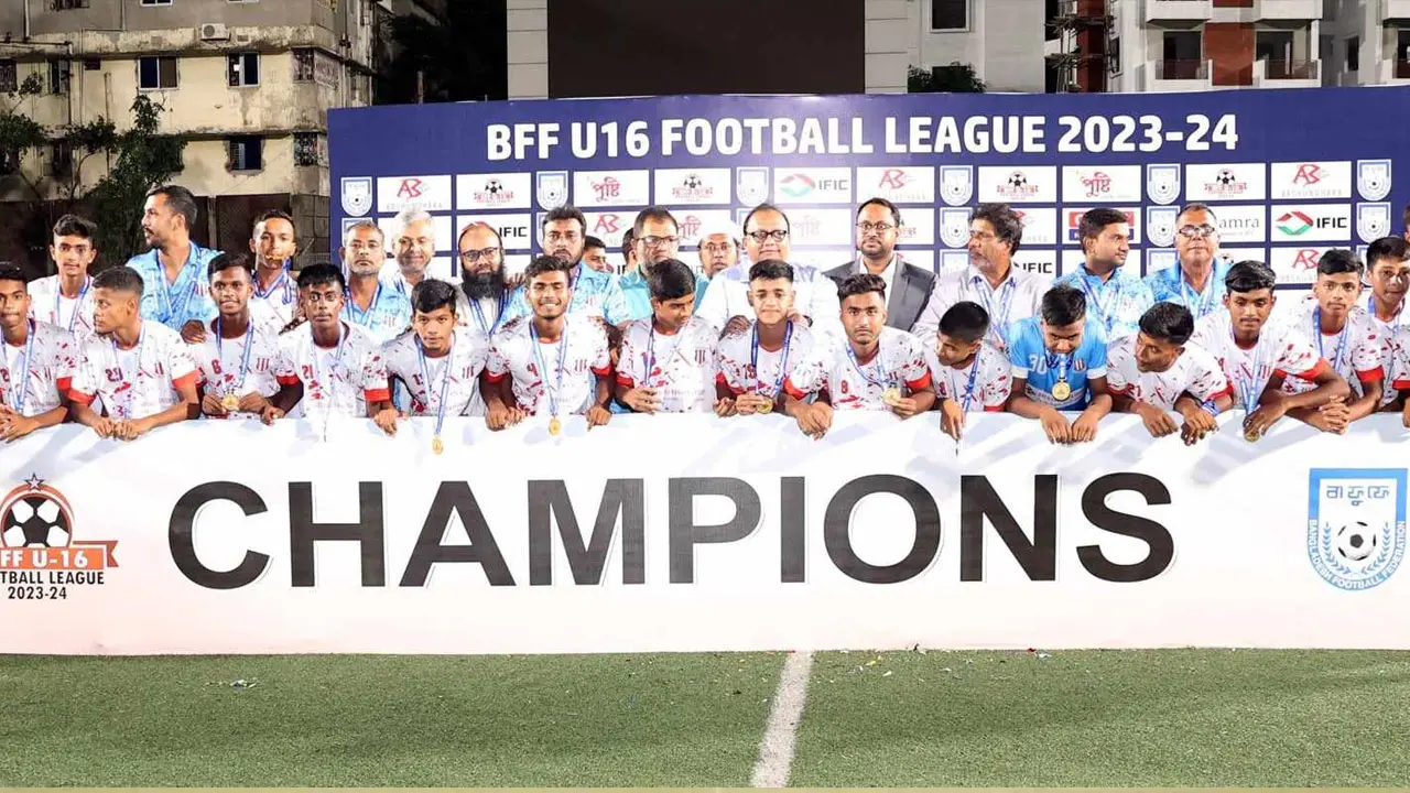 শতবর্ষী ক্লাবের আরেকটি ট্রফি