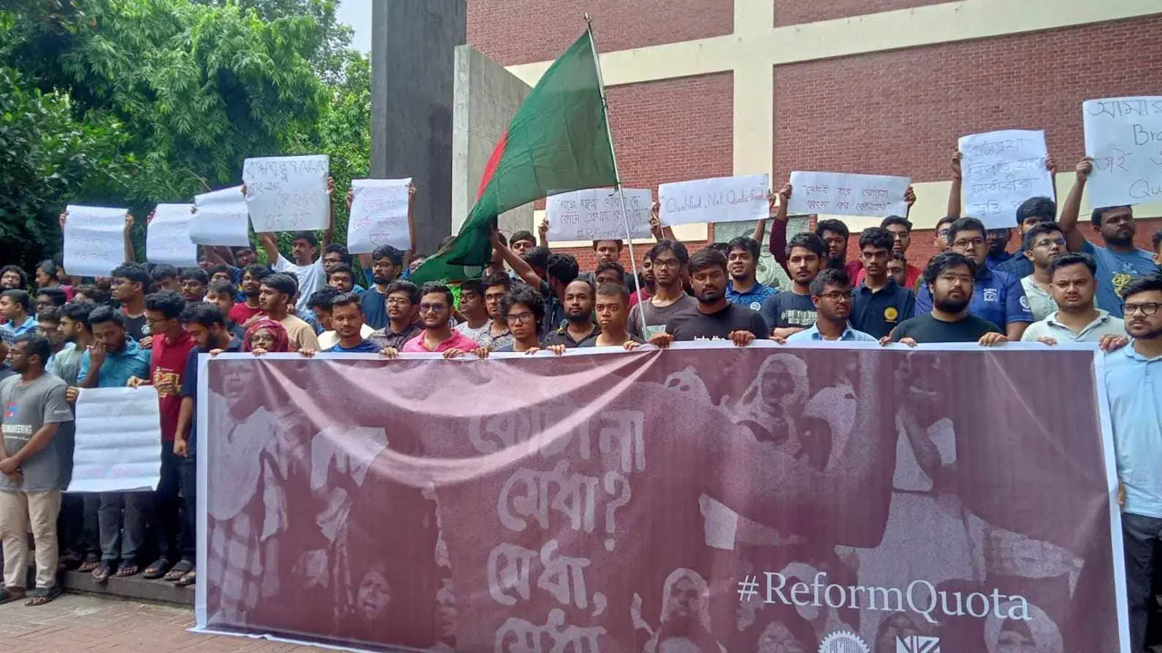 কোটা সংস্কারের দাবিতে বুয়েট শিক্ষার্থীদের নীরব প্রতিবাদ